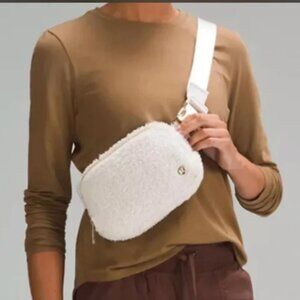 Lululemon Sherpa Belt Bag in Cream, 1L